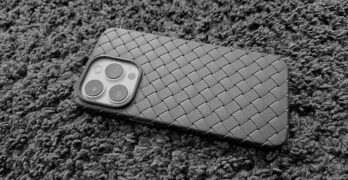 Baksidan av en iPhone 13 Pro