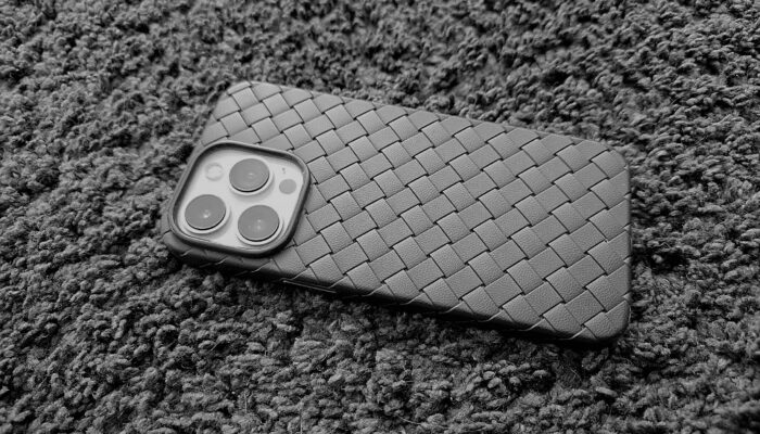 Baksidan av en iPhone 13 Pro